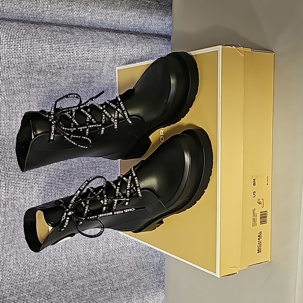 NEW Michael Kors Montaigne Rainboot Black Size 8M